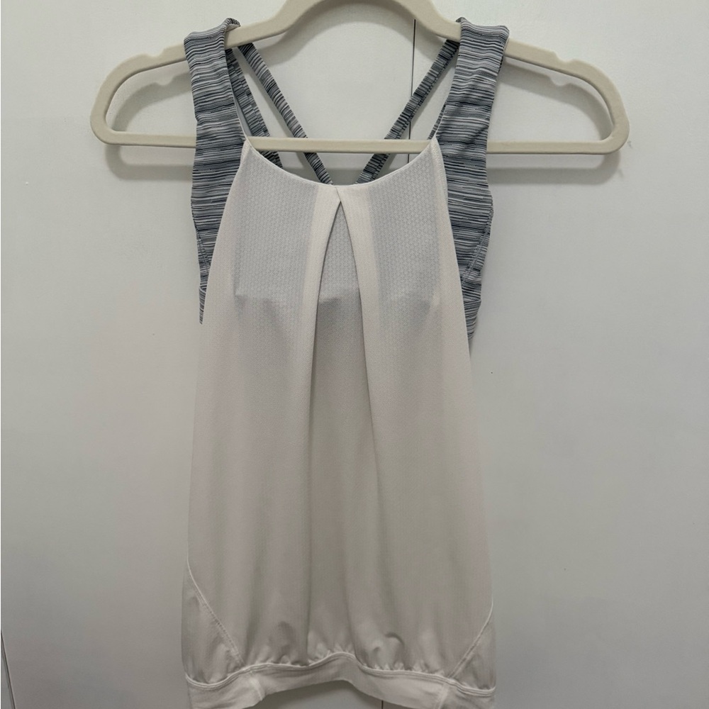 Lululemon Nouveau Lengths Tank in Cyberstripe, Size 4